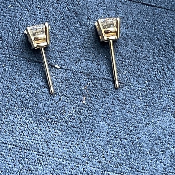 1 ctw. Charles & Covard Moissanite earrings - Picture 4 of 9